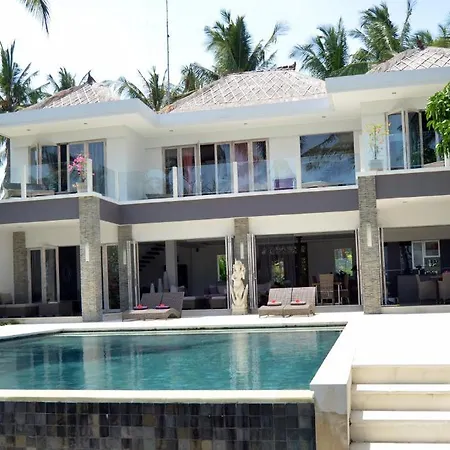Beachfront Villa Black Pearl